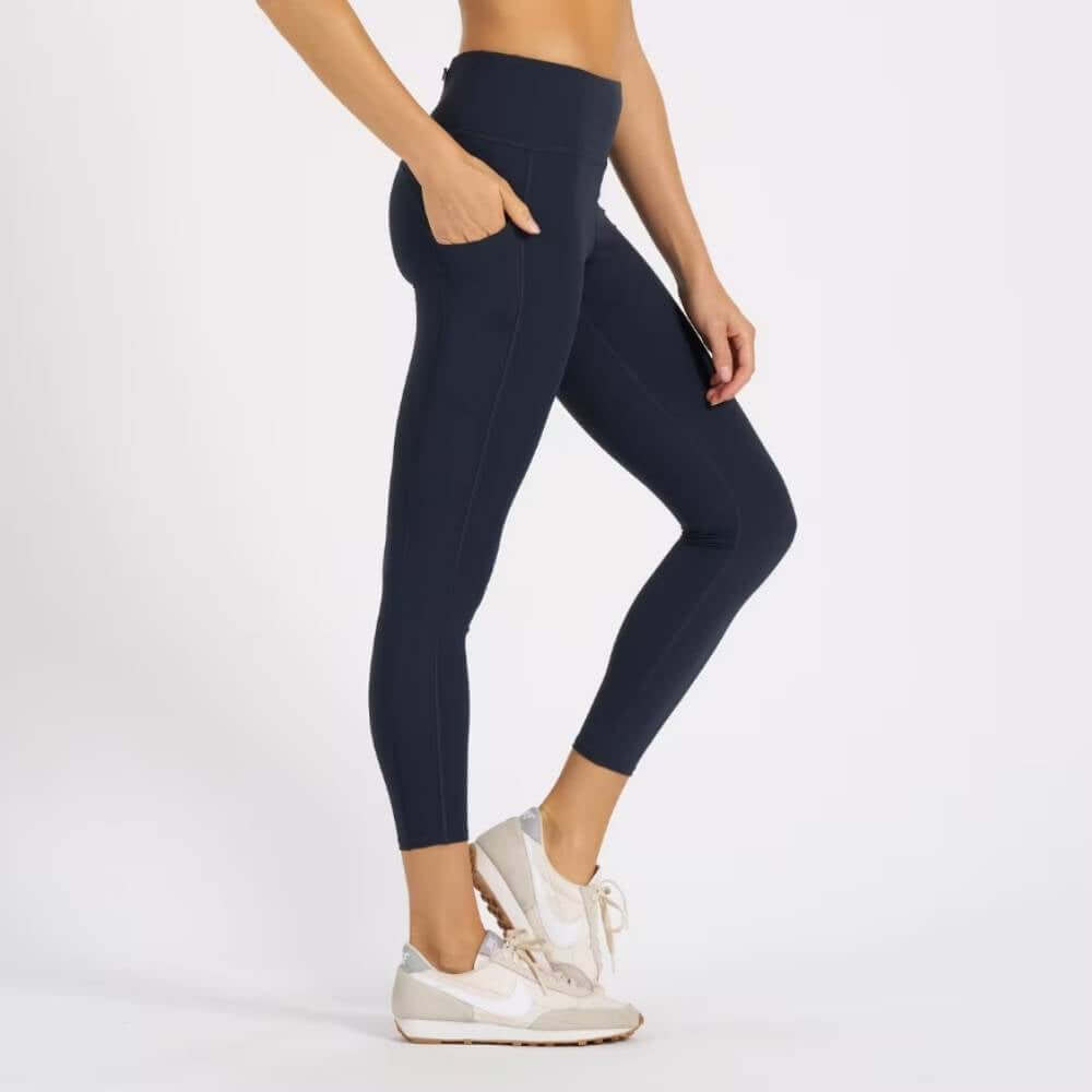It's the Vuori Stride Legging for today's legging review- with a littl