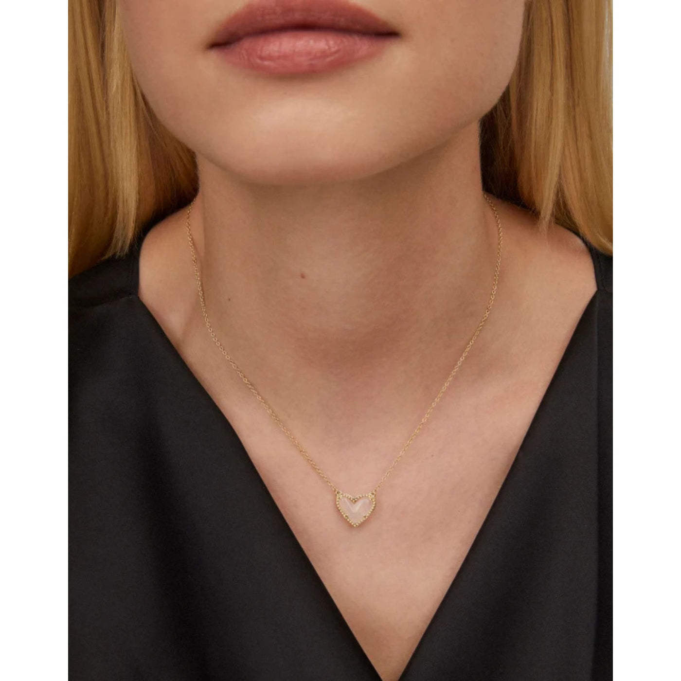 Ari Heart Gold Pendant Necklace in Rose Quartz